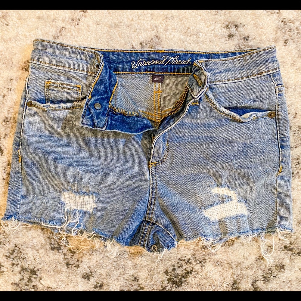 Universal Thread distressed shorts size 4/27R